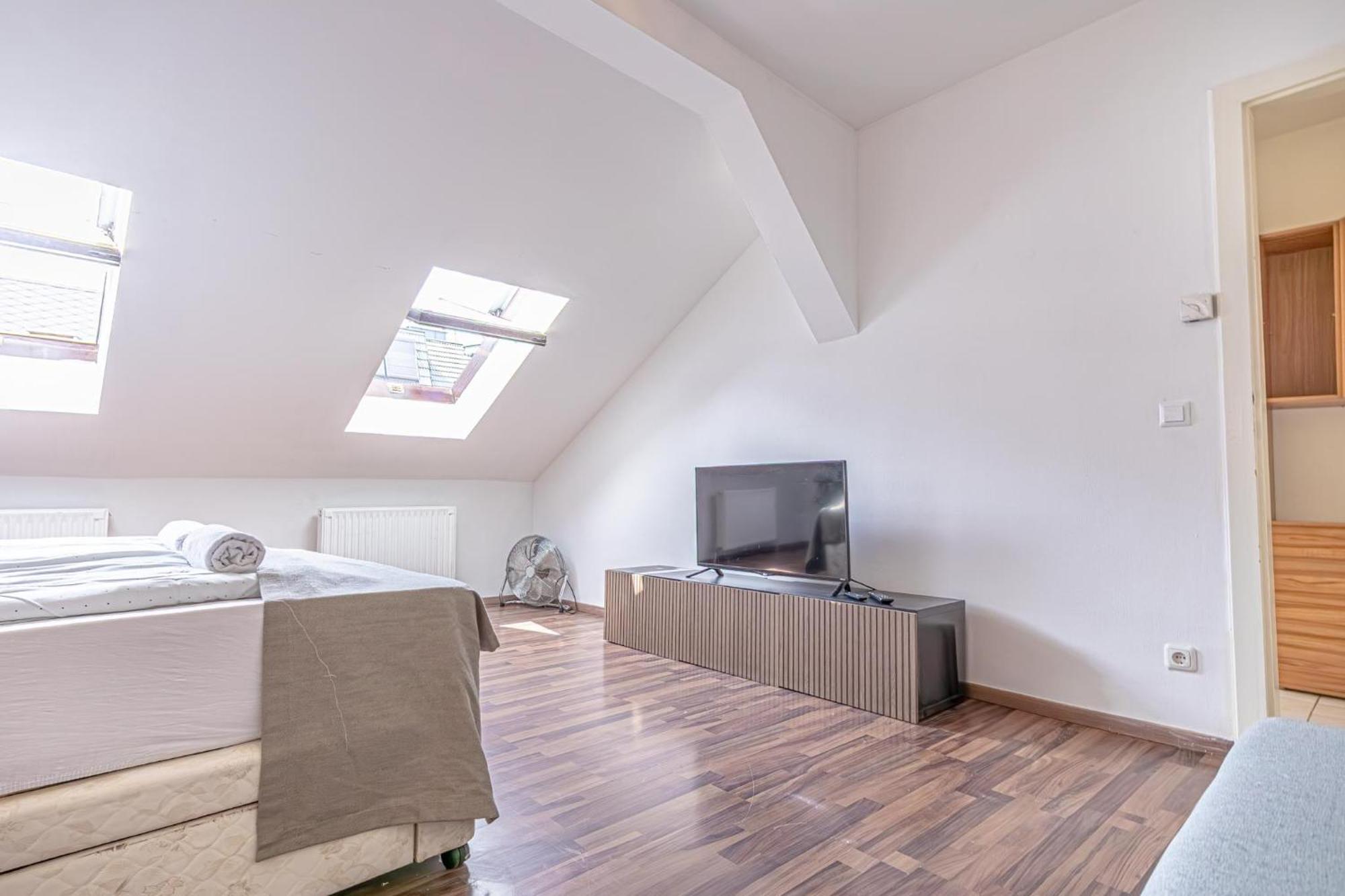 Spacious 3br Shared Apt, Very In